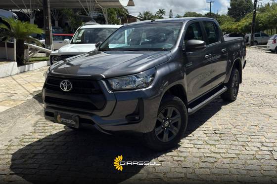 TOYOTA HILUX 2.8 D-4D TURBO DIESEL CD SR 4X4 AUTOMÁTICO TOYOTA HILUX 2.8 D-4D TURBO DIESEL CD SR 4X4 AUTOMÁTICO